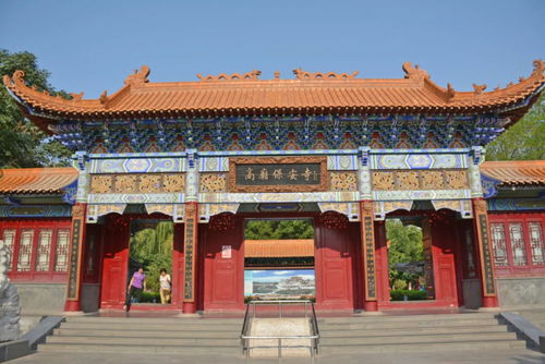 这座寺庙有点不寻常 既高又密,建有 中国四大古地狱之一
